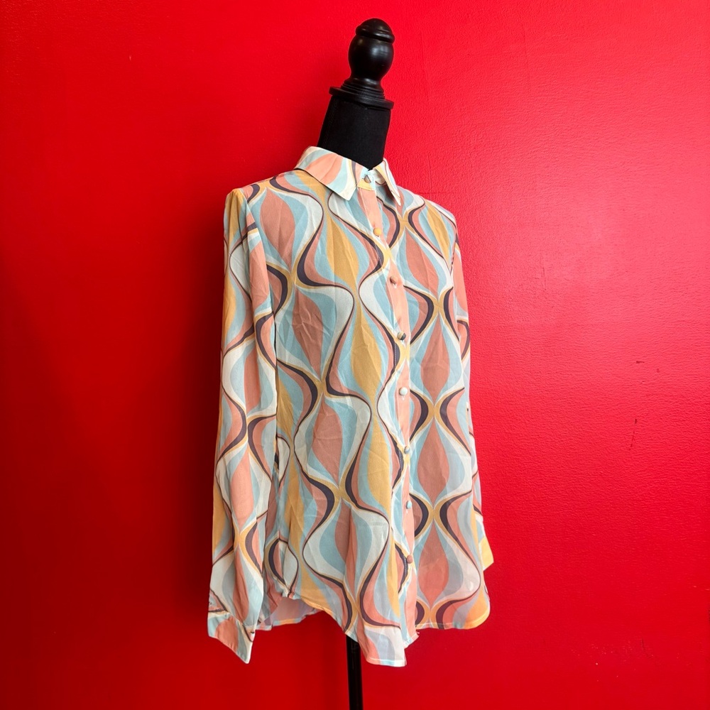 Retro Patterned Button-Up Shirt - Picture 3 of 9